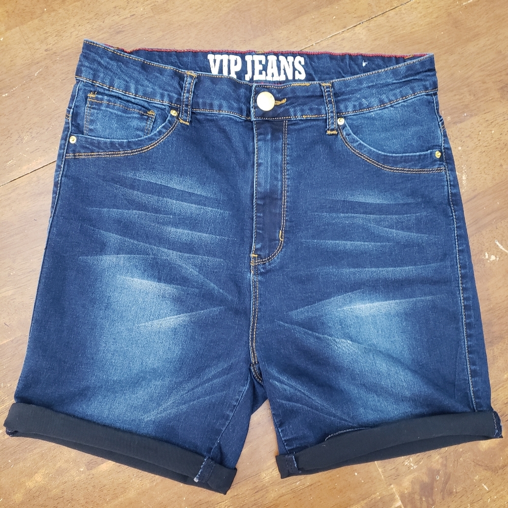 NWOT VIP jean shorts so 17